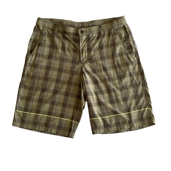Lululemon Kahuna Performance Men’s 38 Shorts Plaid Green Stretch Casual Comfort - Picture 1 of 10